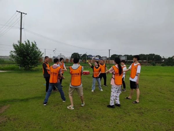 遠(yuǎn)程監(jiān)控,報(bào)警巡邏,清機(jī)加鈔,清分整點(diǎn),憑證寄庫(kù),頭寸箱寄庫(kù),商鋪安保,智能家居